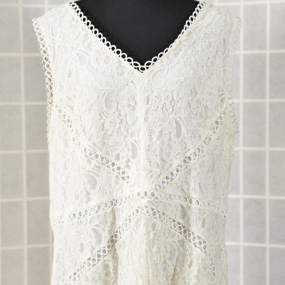 Neiman Marcus Off White All Lace Cocktail Dress - Picture 3 of 13